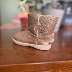UGG Unisex-Child I Keelan Glitter Fashion Boot